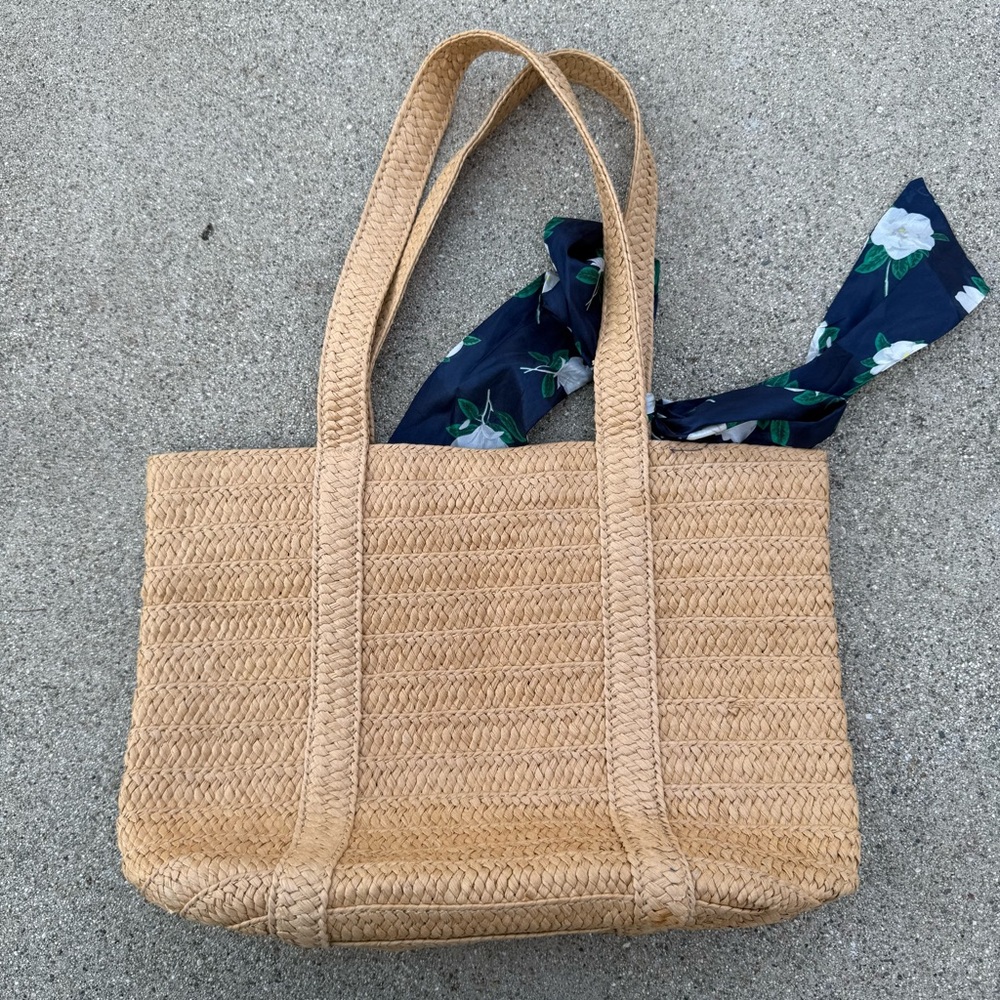 Draper James Straw Tote Bag with Floral Tie Scarf preloved - Picture 3 of 12